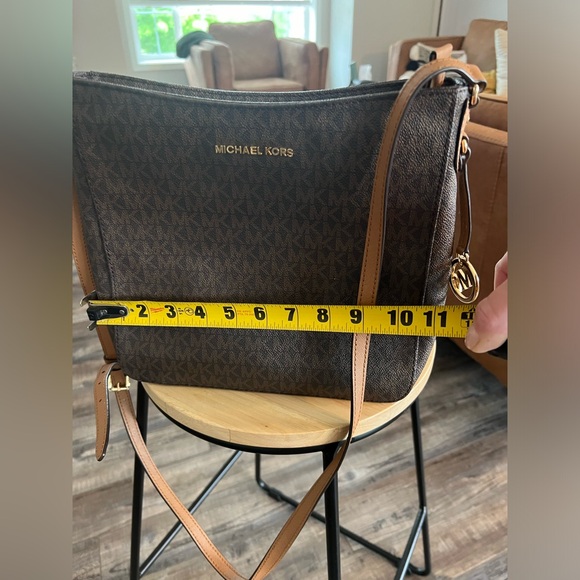 Michael Kors crossbody. Perfect condition. Used once. - Picture 2 of 6